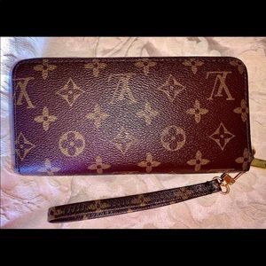 Generic LV wallet with two compartments